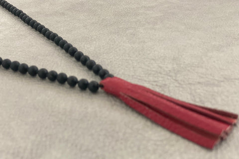 MALA BLACK ONYX MAT RED TASSEL
